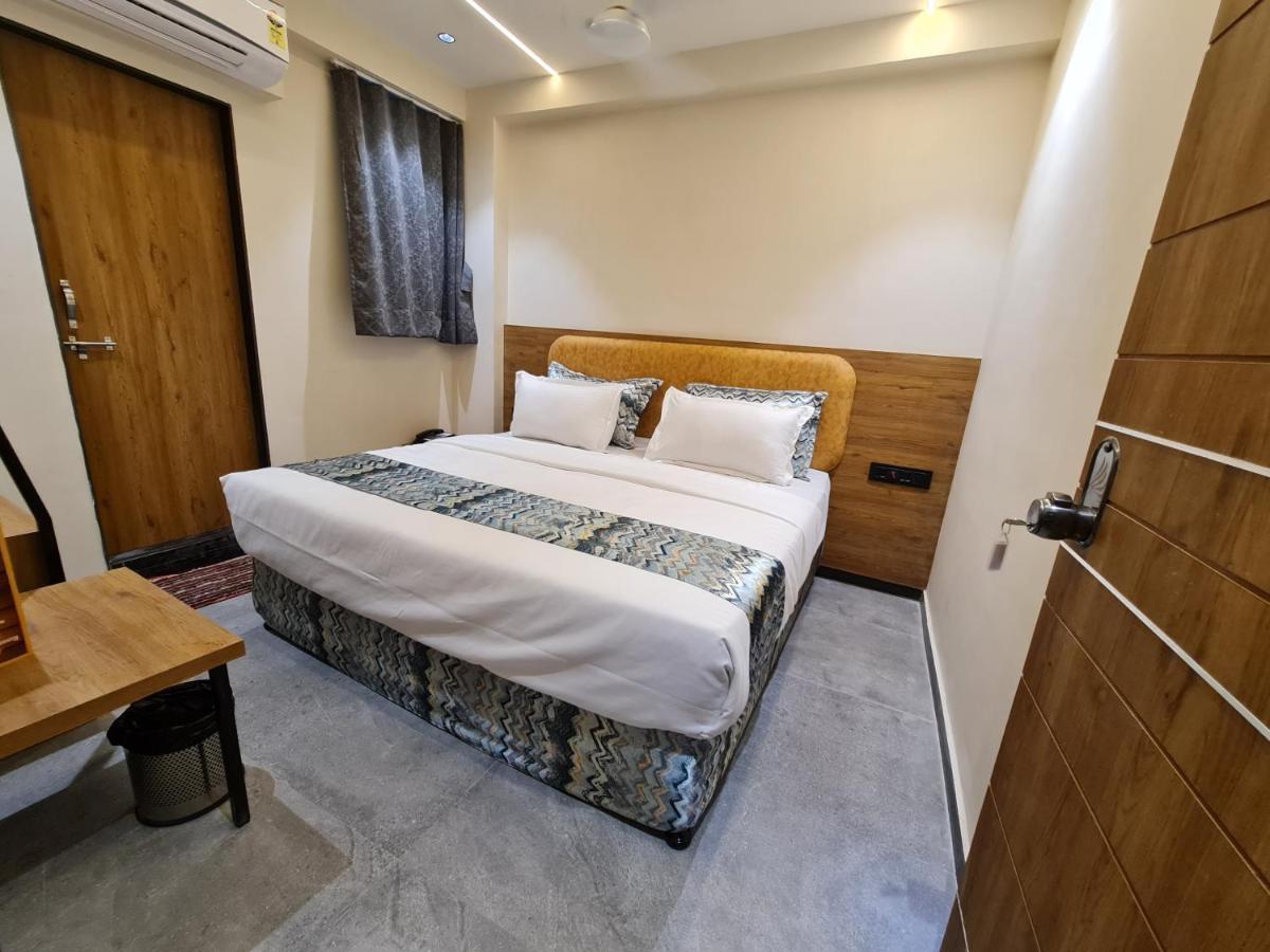 Hotel Nova Palm Rajkot Exterior photo