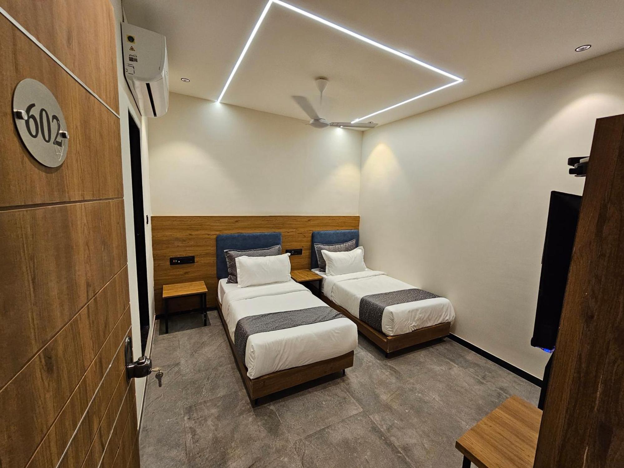 Hotel Nova Palm Rajkot Exterior photo