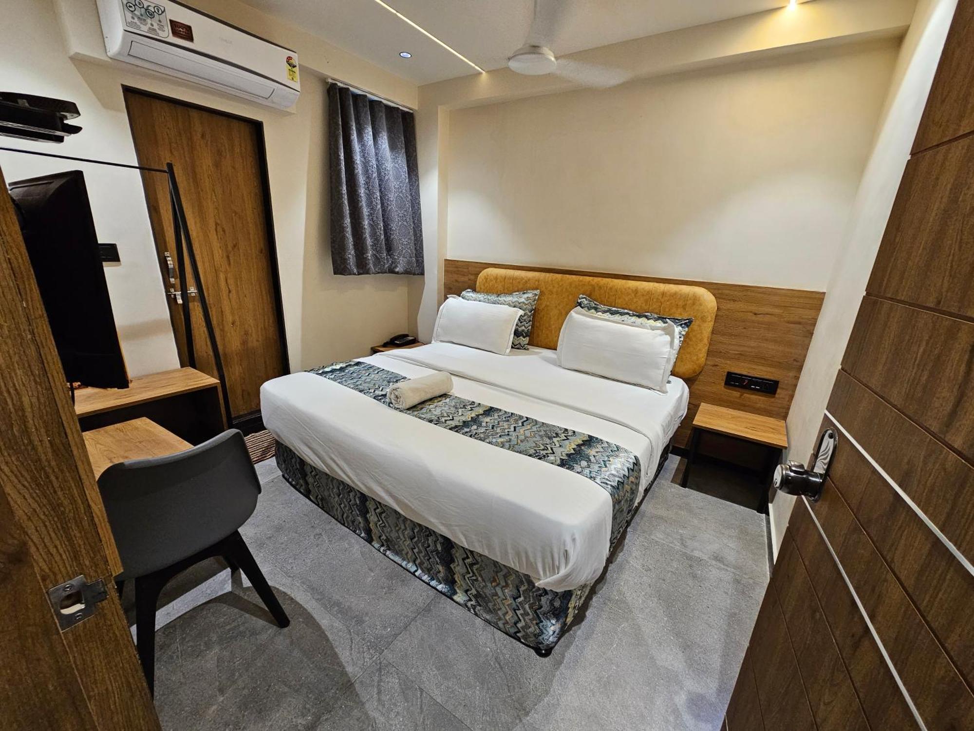 Hotel Nova Palm Rajkot Exterior photo
